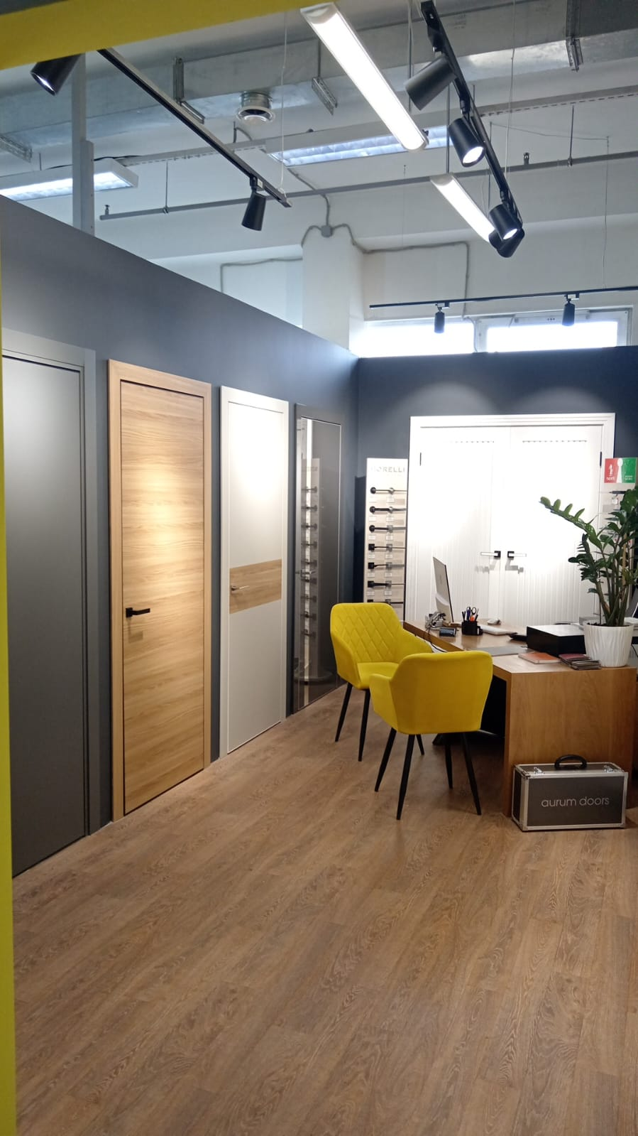 Фирменный салон «Aurum Doors» = <p>пр-т Комендантский, 4, ТК «СтройДом», эт. 2, секц. В-2А</p>