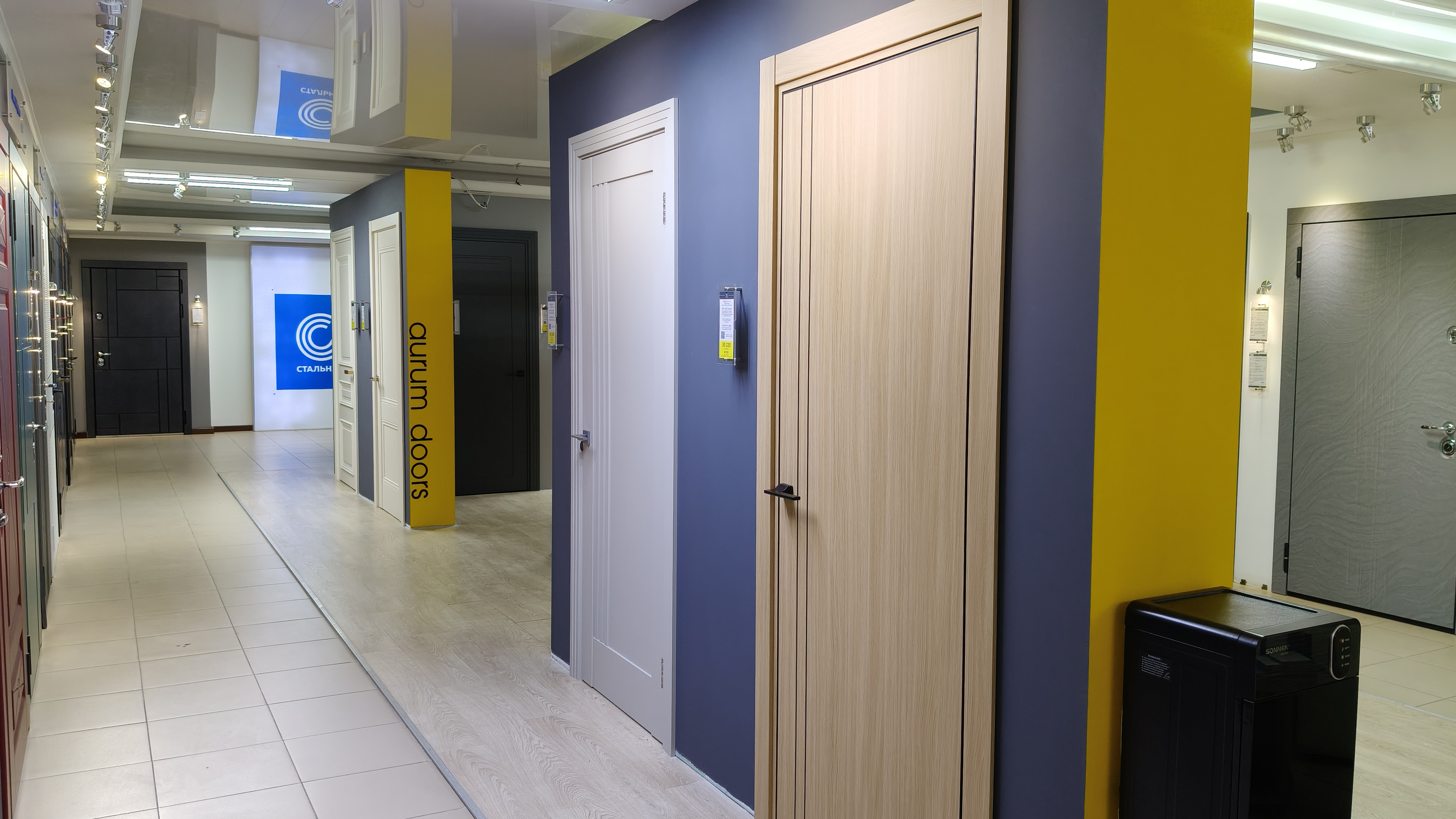 Фирменный салон «Aurum Doors» = пр-т Победы, д. 124