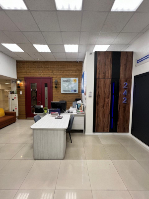 Фирменный салон «Aurum Doors» = <p>ул. Новолитовская, д. 15Д (МЦ «Аквилон», эт. 2, секция 242)<p>