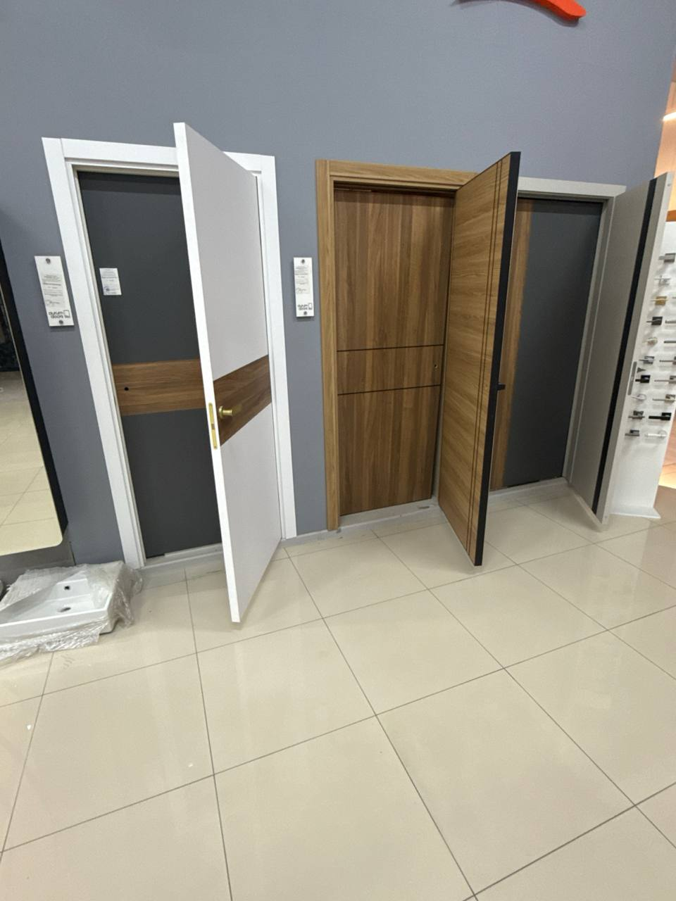 Бренд-секция «Aurum Doors» = <p>Калужское шоссе, 4с1 (41 км МКАД), ТЦ Славянский Стан, пав. 1.33 (первый этаж)<p>